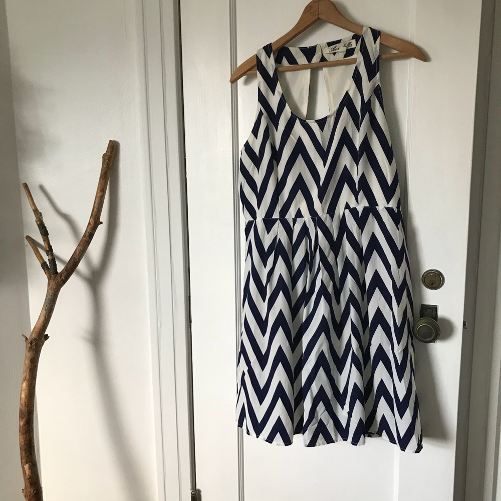 Annabella  // NWOT open back dress